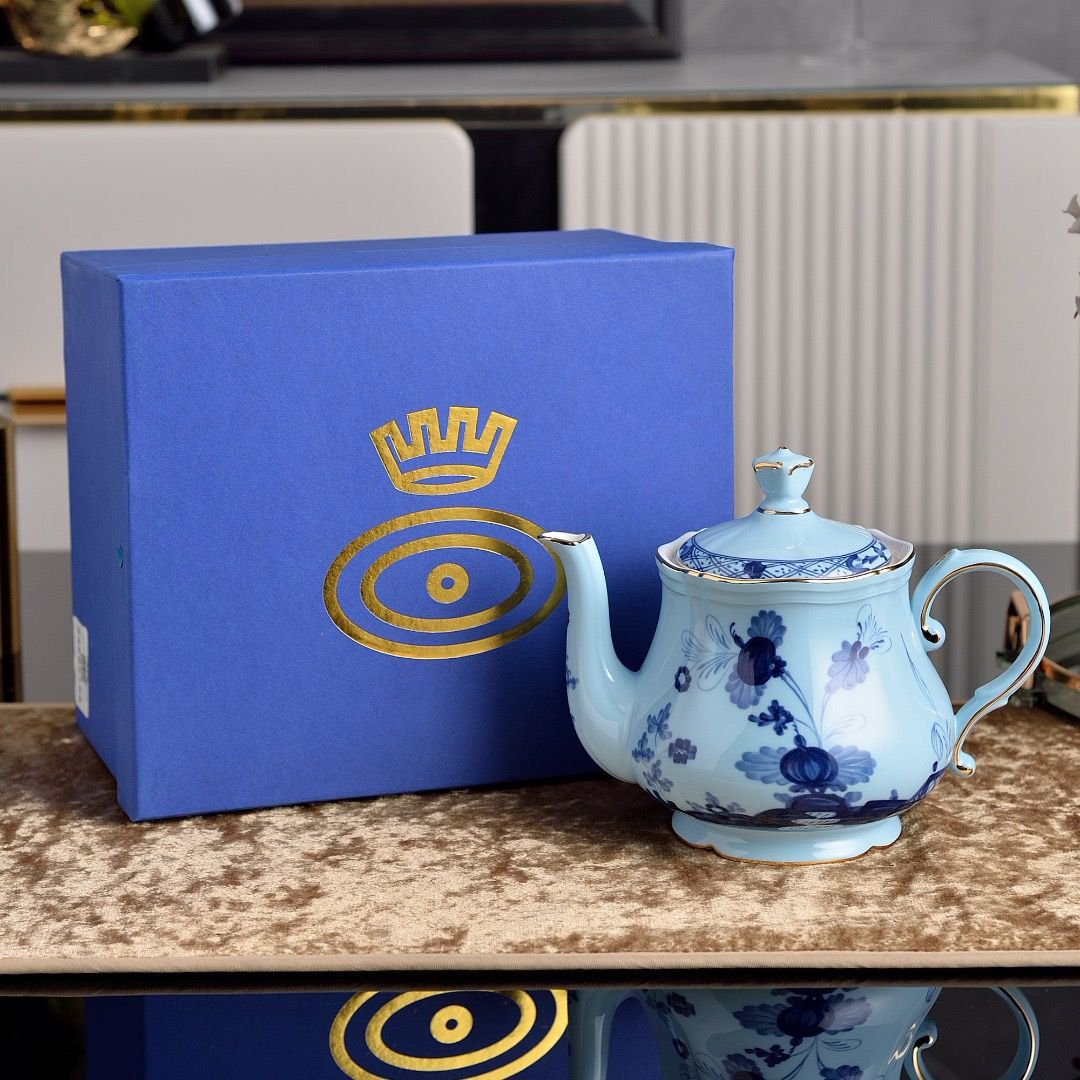 Ginori 1735 orient Italian tea pot from Porcelain